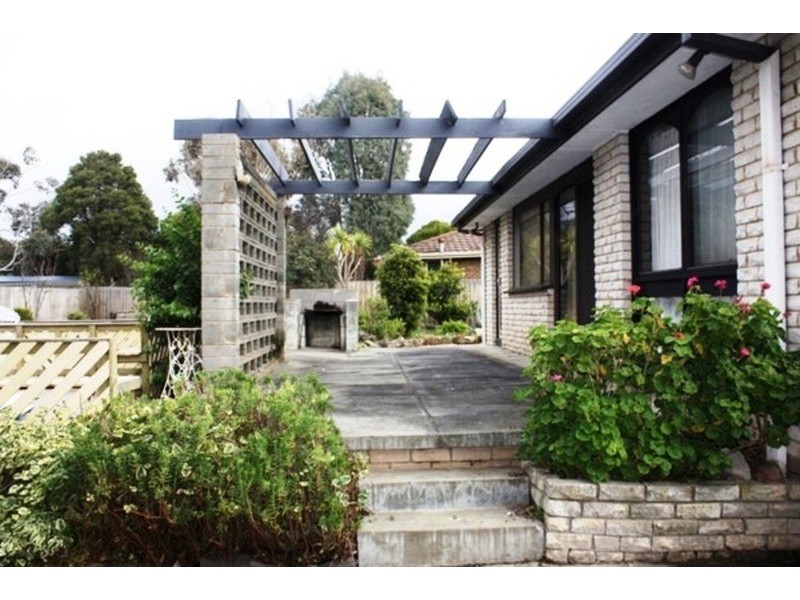 1 Melba Avenue, Sunbury VIC 3429