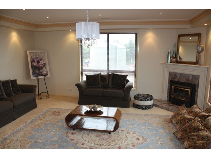 21 Rupertsdale Road, Sunbury VIC 3429