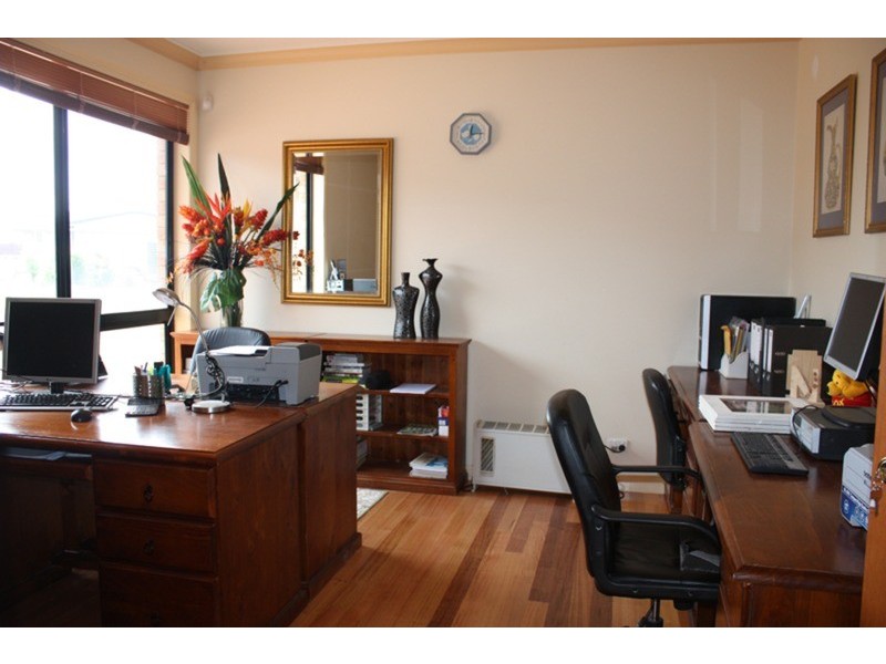 21 Rupertsdale Road, Sunbury VIC 3429