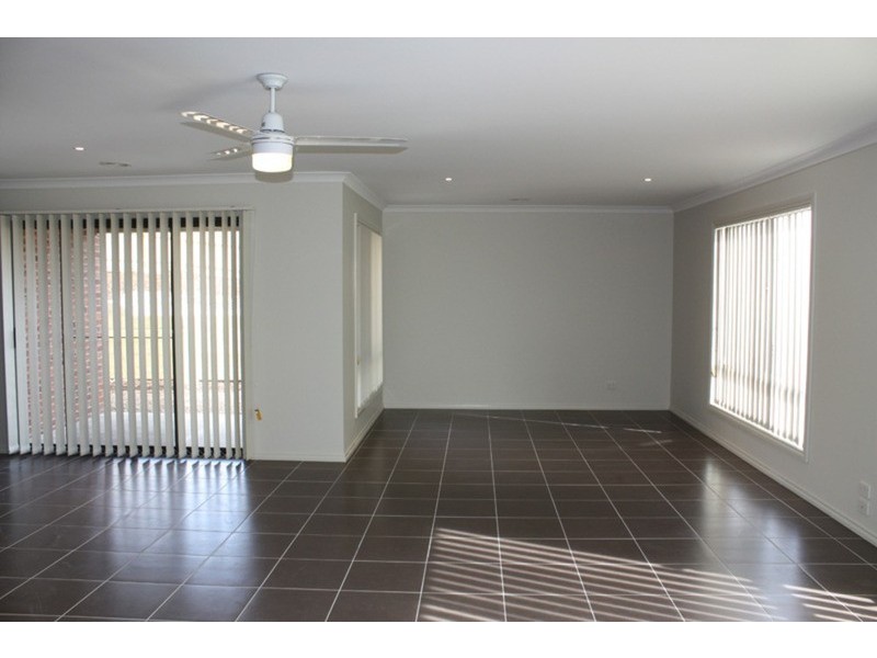 110 Phillip Drive, Sunbury VIC 3429