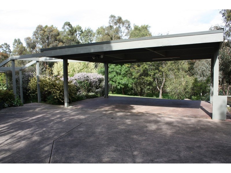 2 The Trump Close, Sunbury VIC 3429