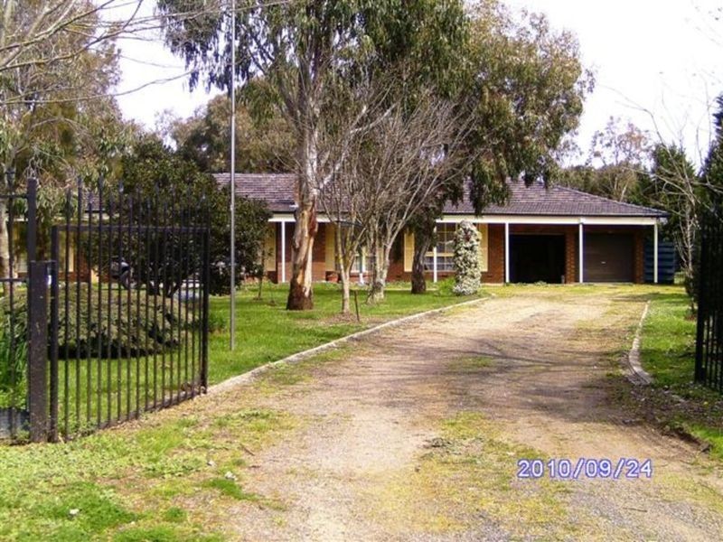 16 Louise Lane, Lancefield VIC 3435