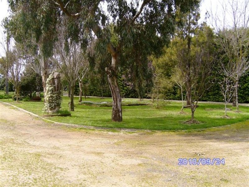 16 Louise Lane, Lancefield VIC 3435