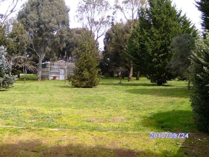 16 Louise Lane, Lancefield VIC 3435