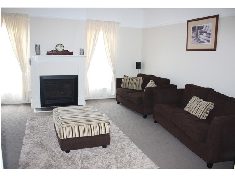 35 The Avenue, Sunbury VIC 3429