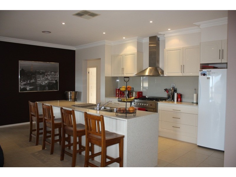 28 The Strand, Sunbury VIC 3429