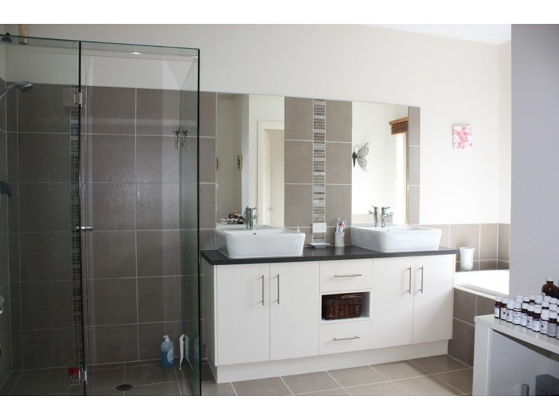 28 The Strand, Sunbury VIC 3429