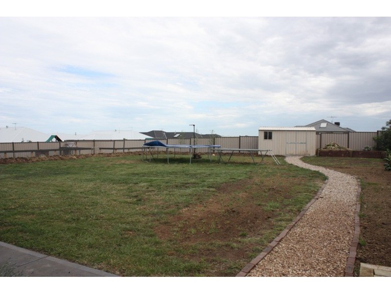 28 The Strand, Sunbury VIC 3429