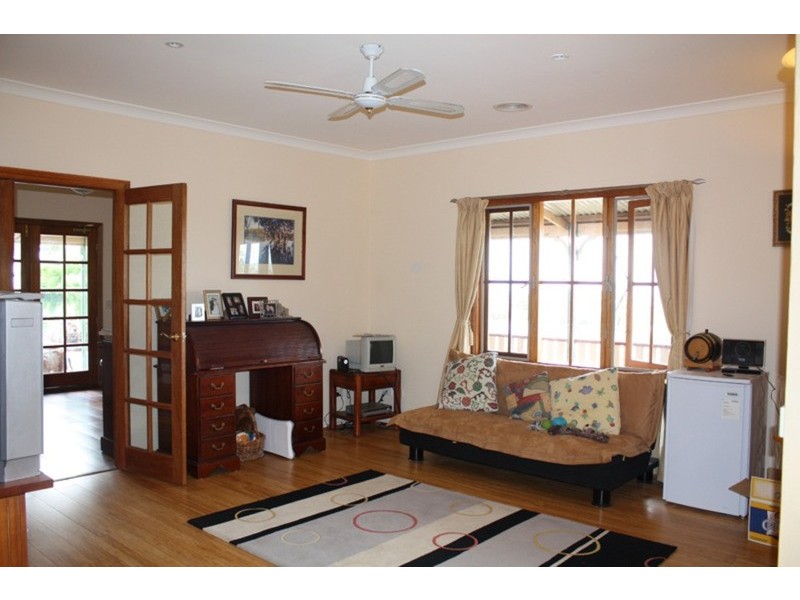 6 Mount Drive, Sunbury VIC 3429