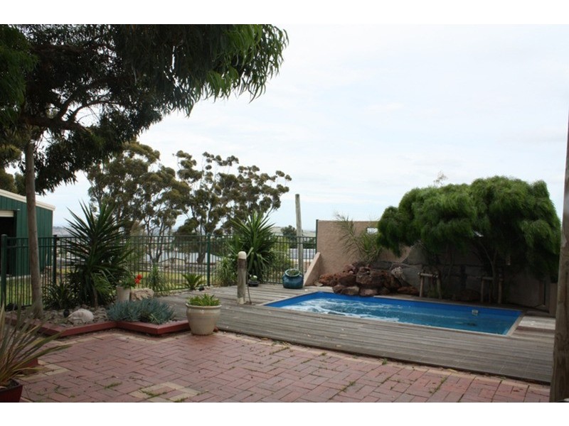 6 Mount Drive, Sunbury VIC 3429
