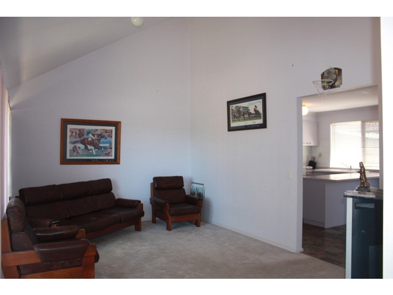 11 Sorbonne Drive, Sunbury VIC 3429