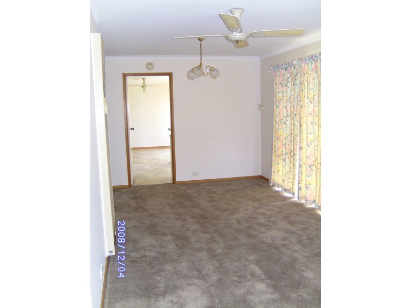 8 Coppelius Close, Sunbury VIC 3429