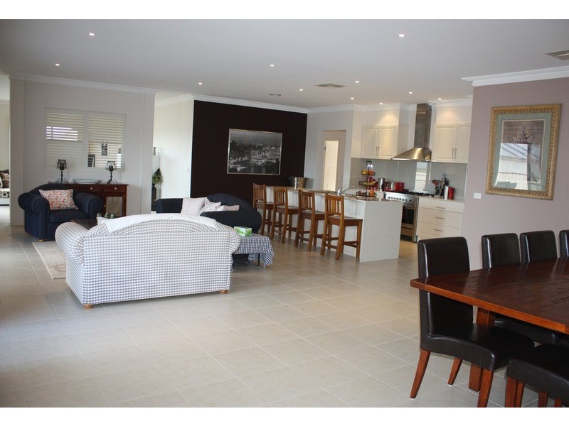 28 The Strand, Sunbury VIC 3429