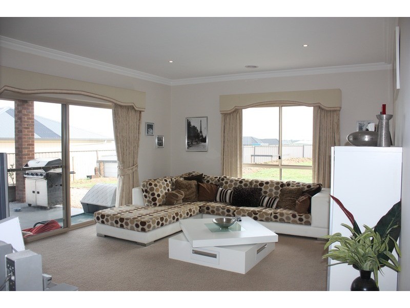 28 The Strand, Sunbury VIC 3429