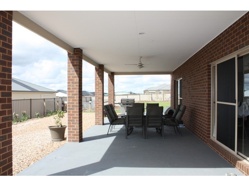 28 The Strand, Sunbury VIC 3429