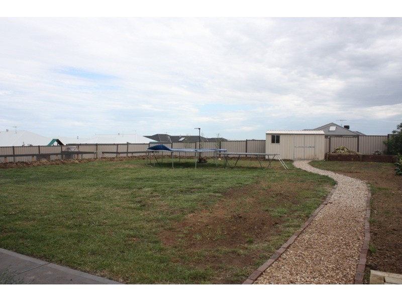 28 The Strand, Sunbury VIC 3429