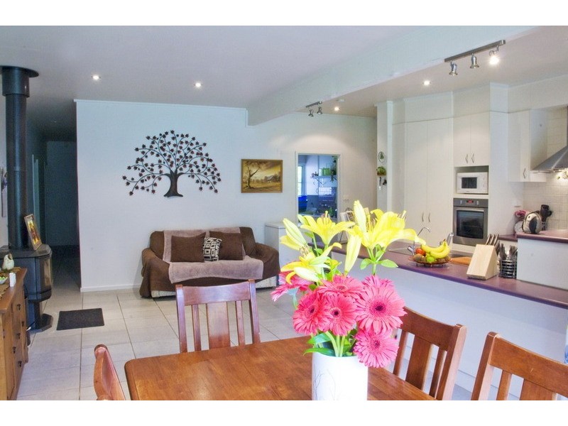 829 Bacchus Marsh Road, Bullengarook VIC 3437