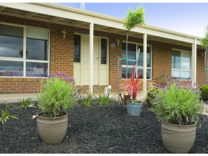 14 Stuartfield Avenue, Romsey VIC 3434