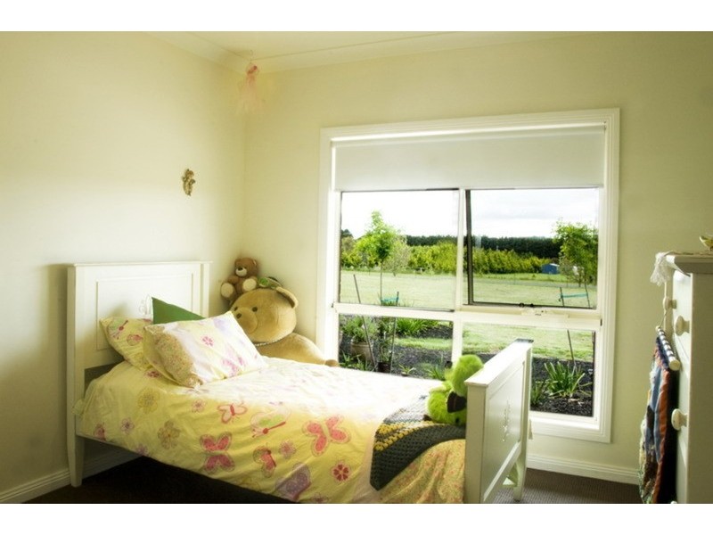 14 Stuartfield Avenue, Romsey VIC 3434