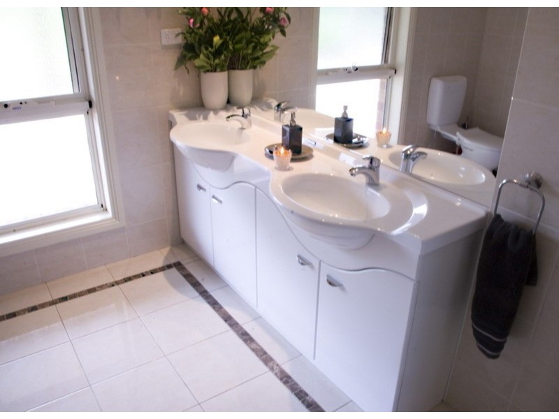 14 Stuartfield Avenue, Romsey VIC 3434