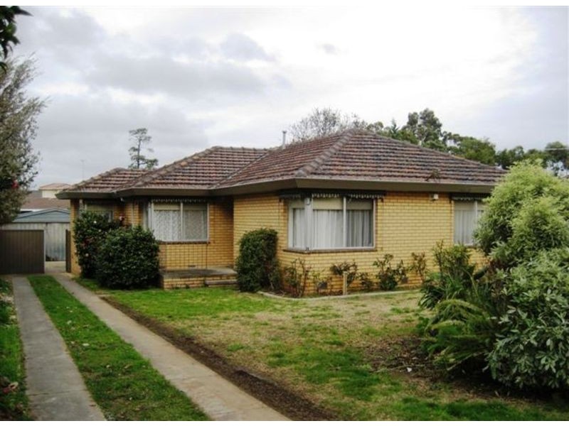 8 Hogan Street, Sunbury VIC 3429