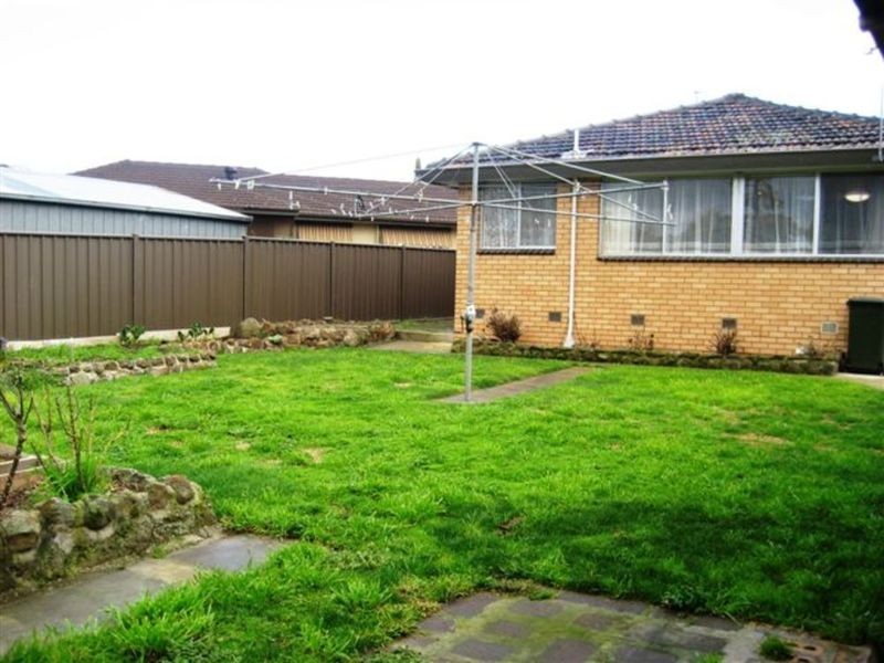 8 Hogan Street, Sunbury VIC 3429