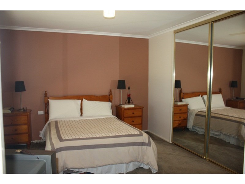 70 Menzies Drive, Sunbury VIC 3429