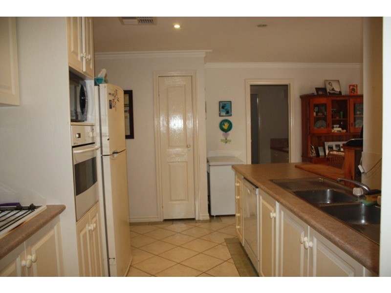 6 Harcourt Close, Sunbury VIC 3429