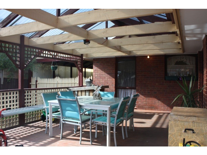 6 Harcourt Close, Sunbury VIC 3429