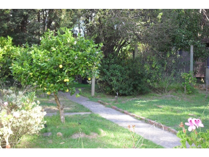 13 English Street, Macedon VIC 3440