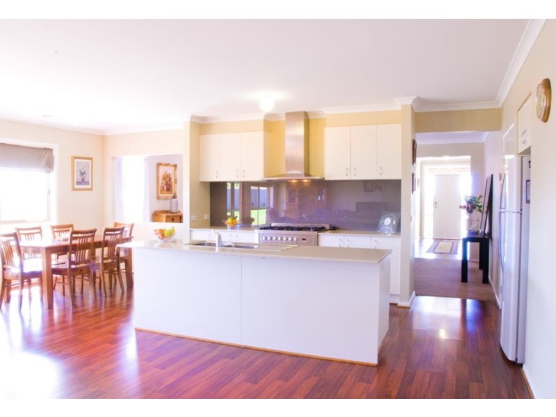 9 Skehan Court, Romsey VIC 3434