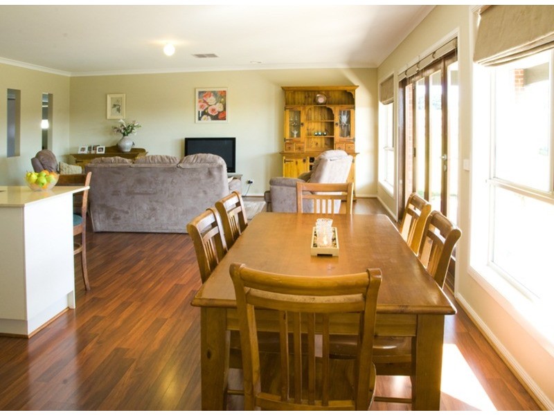 9 Skehan Court, Romsey VIC 3434