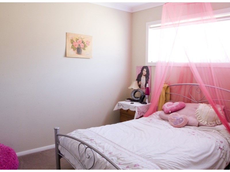 9 Skehan Court, Romsey VIC 3434
