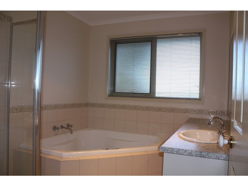 29 Bundanoon Avenue, Sunbury VIC 3429