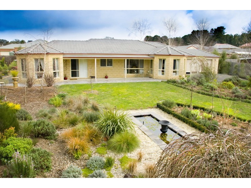 20 Pinelea Grove, Gisborne VIC 3437