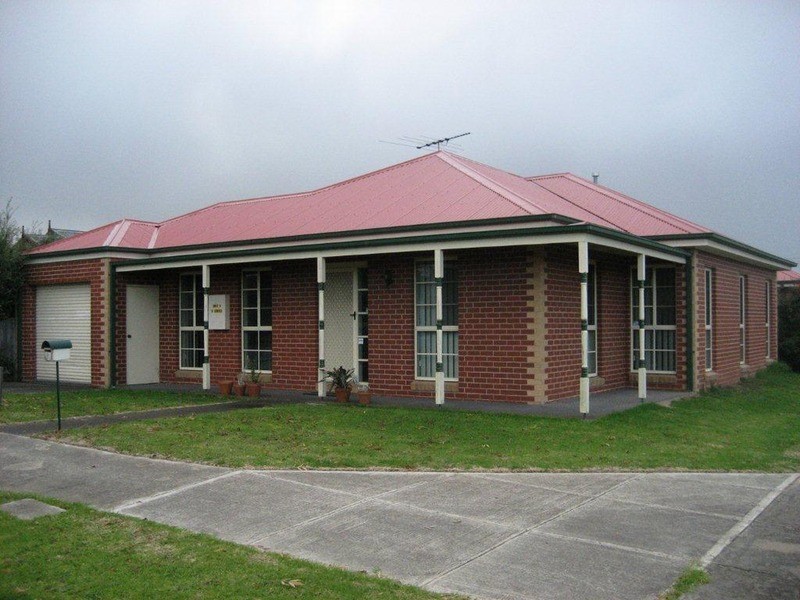 1/2 Cowper Crescent, Sunbury VIC 3429