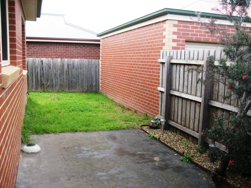 1/2 Cowper Crescent, Sunbury VIC 3429