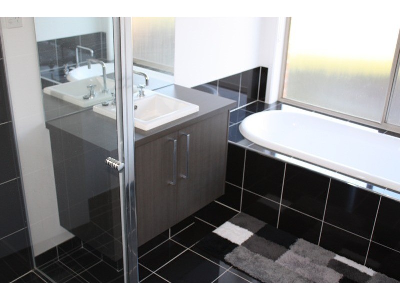 23 Shaw Drive, Romsey VIC 3434