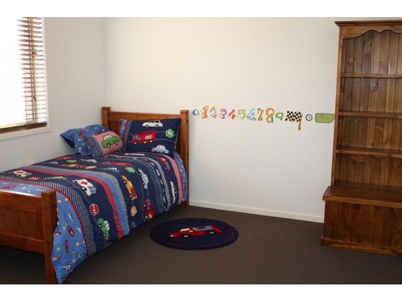 23 Shaw Drive, Romsey VIC 3434