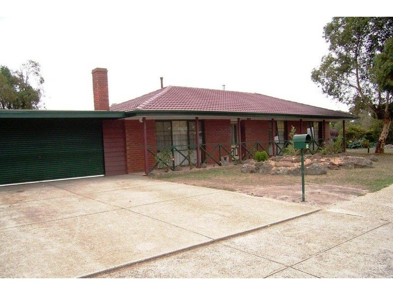 24 Gleneagles Drive, Sunbury VIC 3429