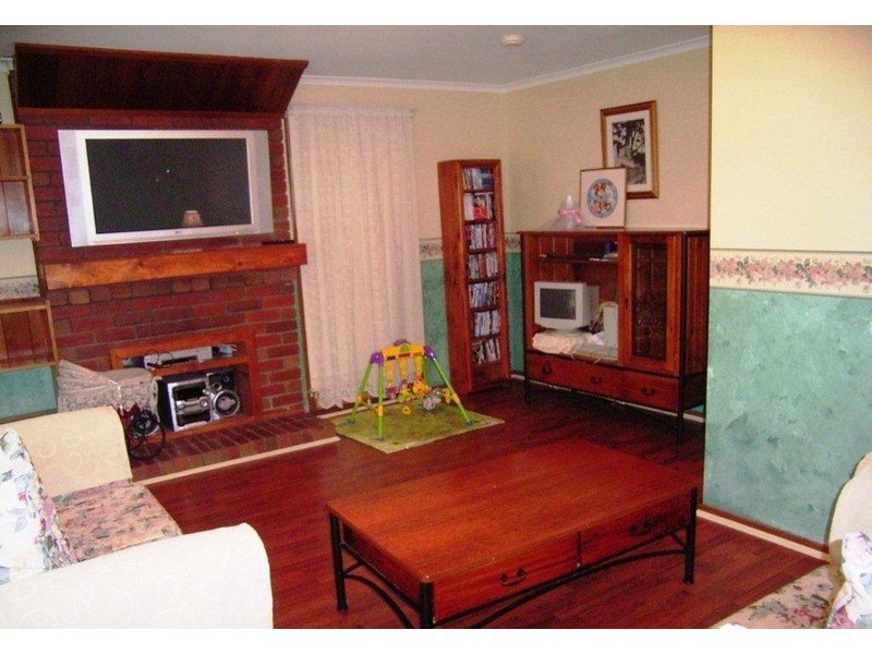 24 Gleneagles Drive, Sunbury VIC 3429