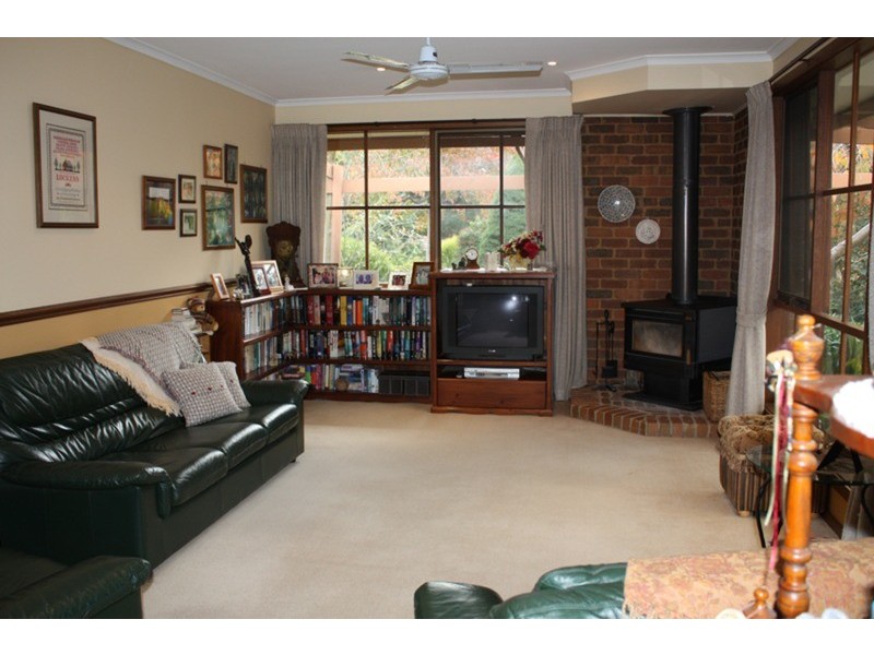 54 Barry Street, Romsey VIC 3434
