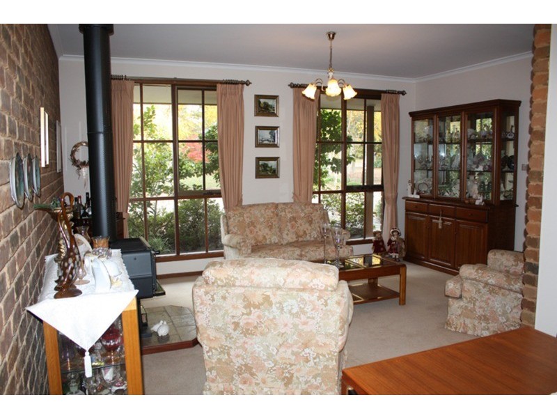 54 Barry Street, Romsey VIC 3434