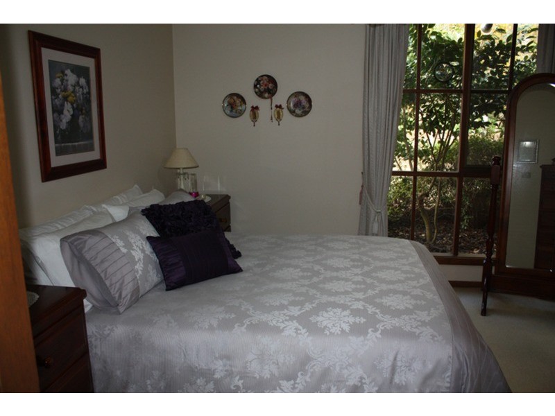 54 Barry Street, Romsey VIC 3434