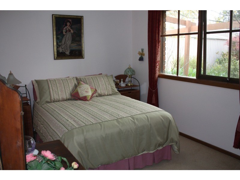 54 Barry Street, Romsey VIC 3434