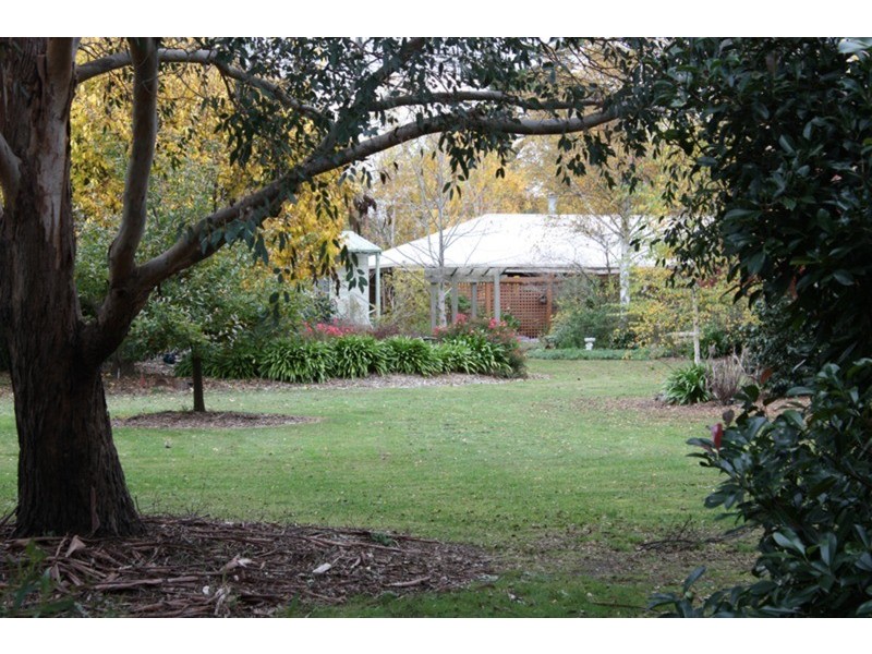 54 Barry Street, Romsey VIC 3434
