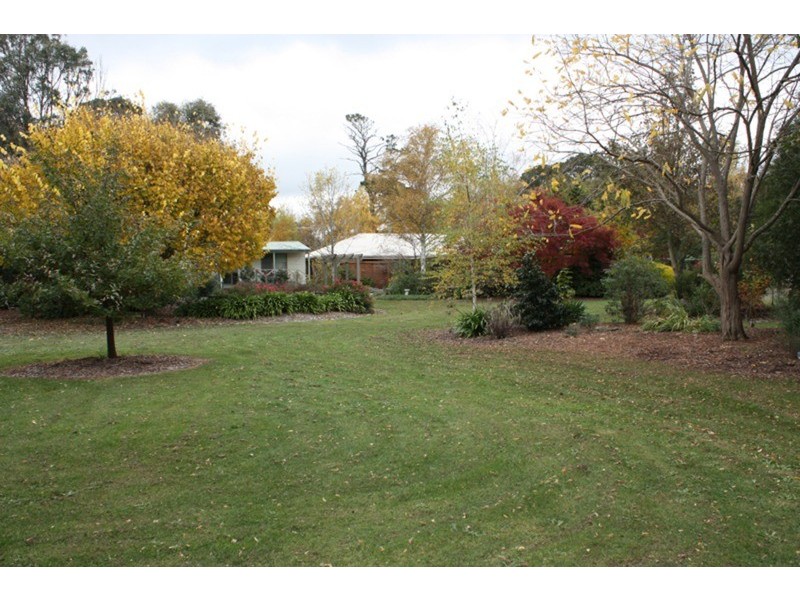 54 Barry Street, Romsey VIC 3434