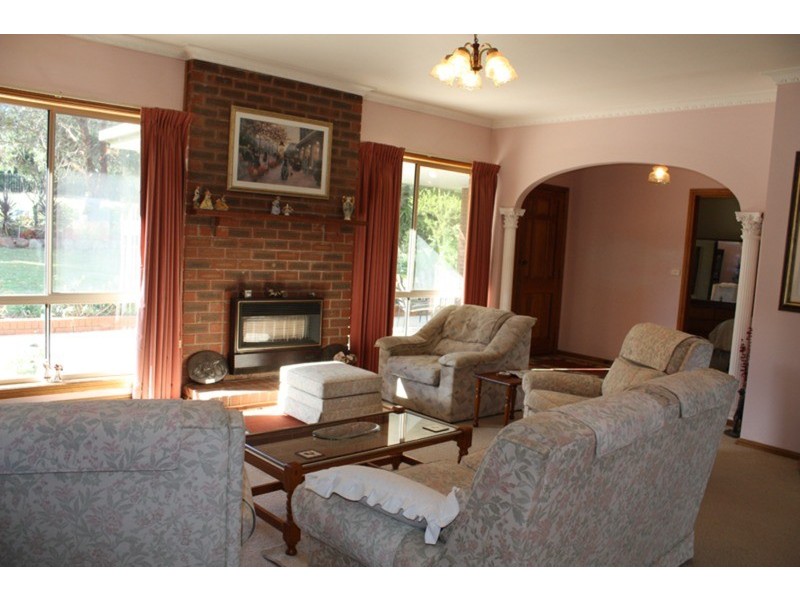 1 Blackrange Road, Romsey VIC 3434