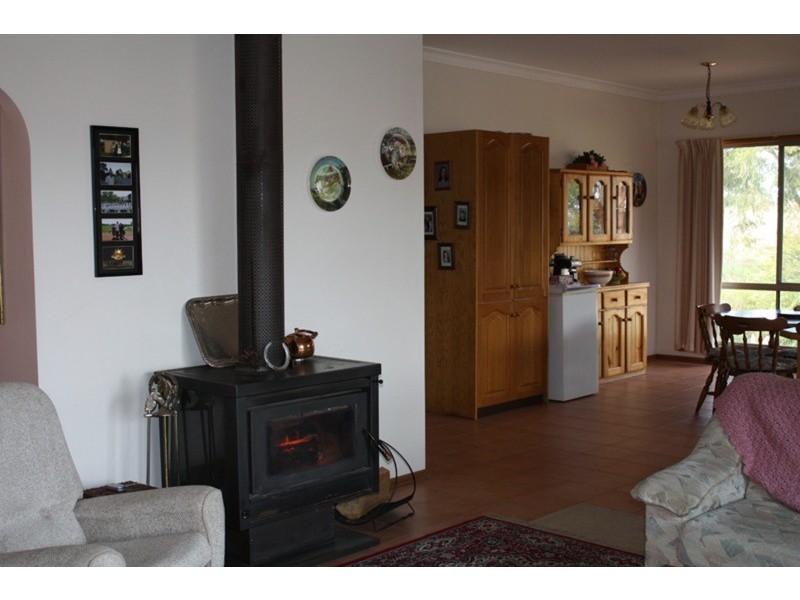 1 Blackrange Road, Romsey VIC 3434