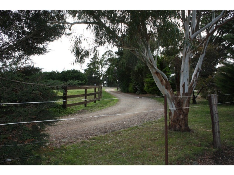 1 Blackrange Road, Romsey VIC 3434